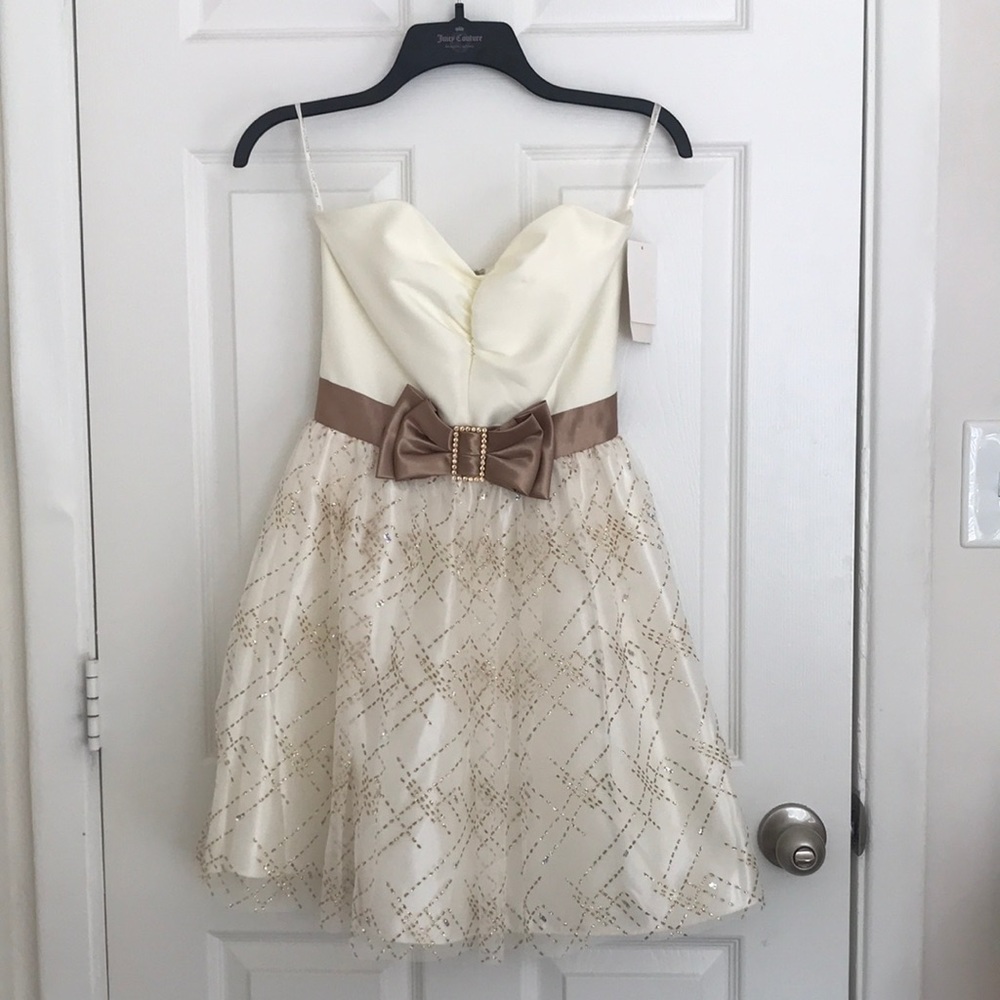 Jessica McClintock Cream and Gold Sparkly Glitter Strapless Formal Dress, Size 3